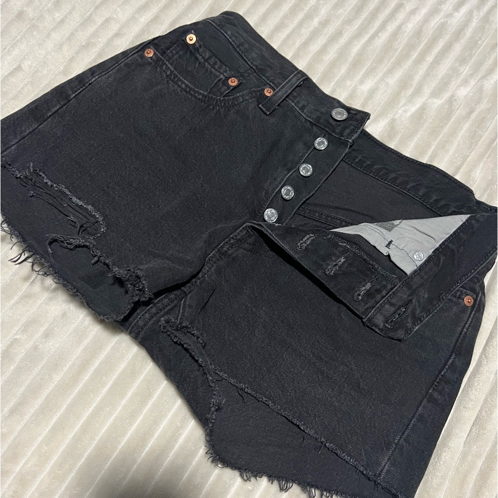 High waisted Black Levi shorts 501 size 27